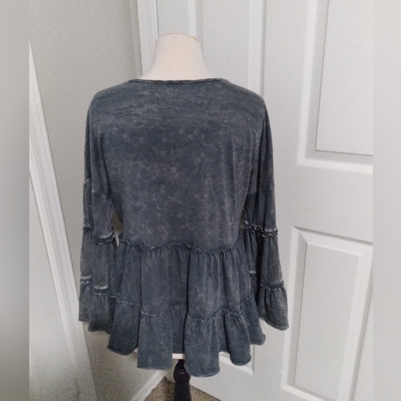 Altar’d State Women's Tiered Long Sleeved Ruffled Top Size Medium - Picture 3 of 5